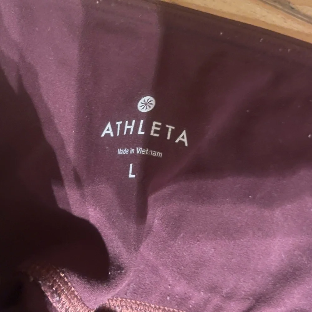 Athleta High-Rise Powervita Peekaboo 7/8 Tight in Maroon - Picture 12 of 14